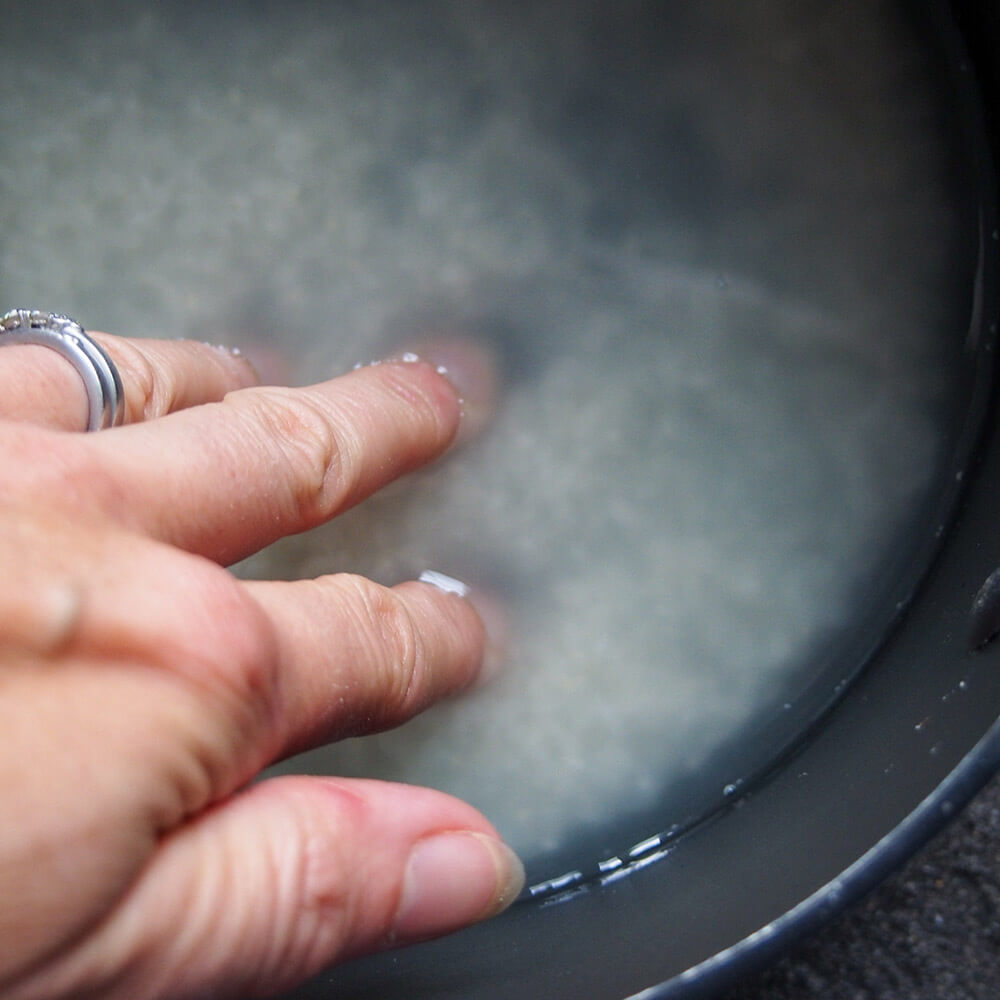 rinsing rice 
