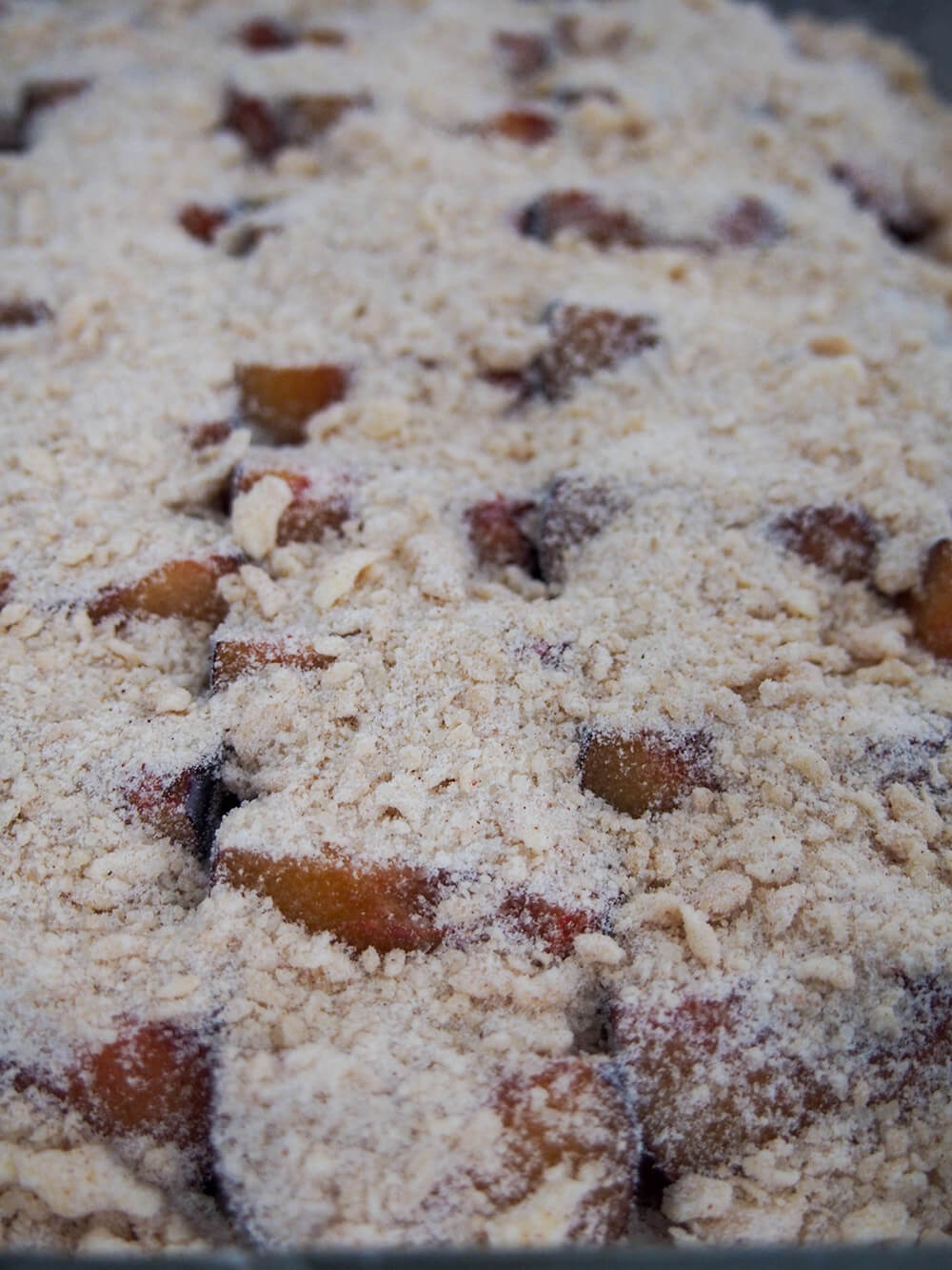 adding streusel layer to cake