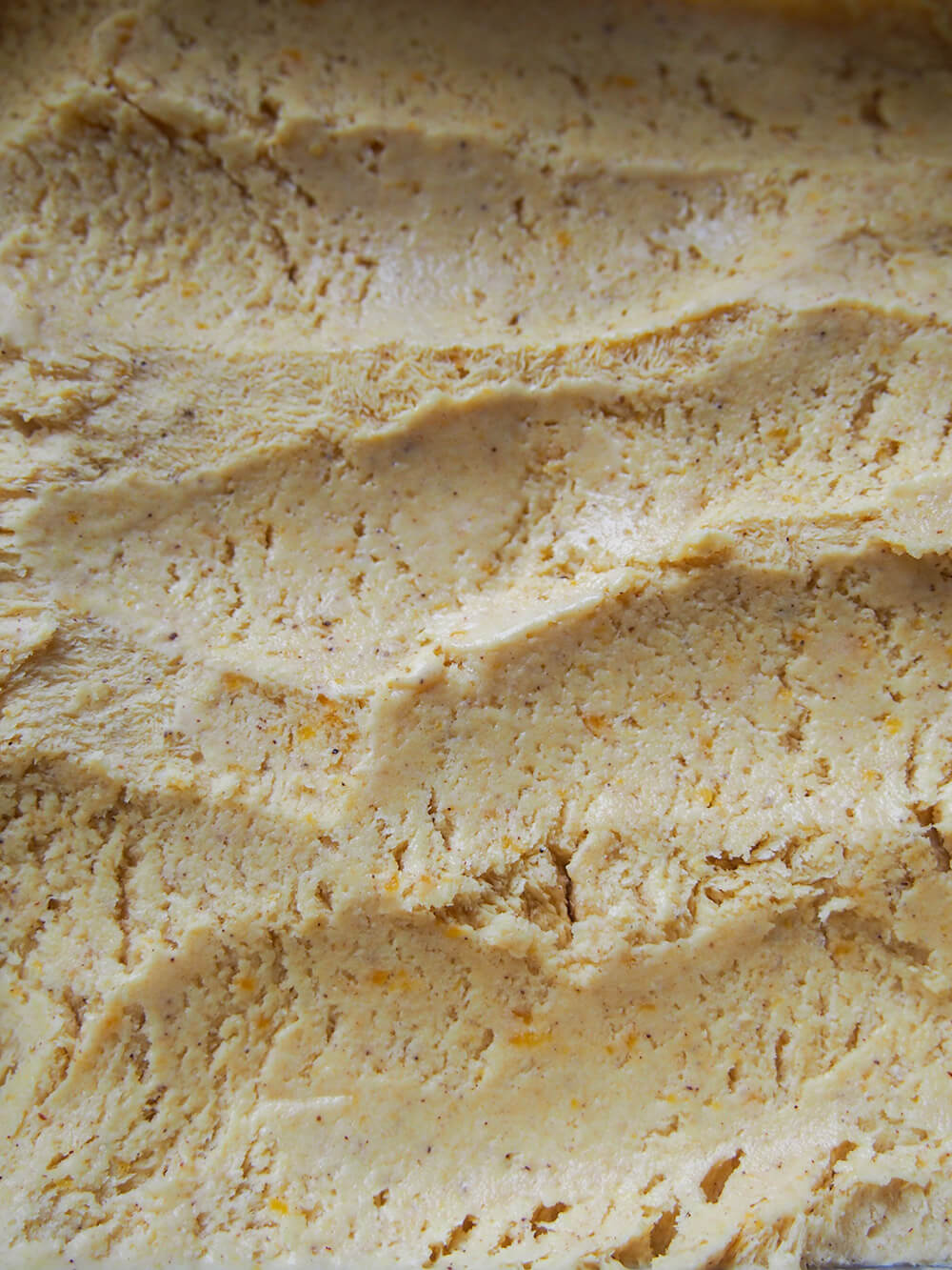 scoop lines in ice cream in container