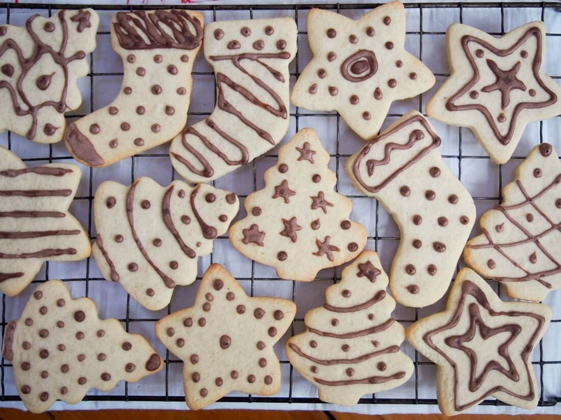 cookies on cooling rack after adding frosting