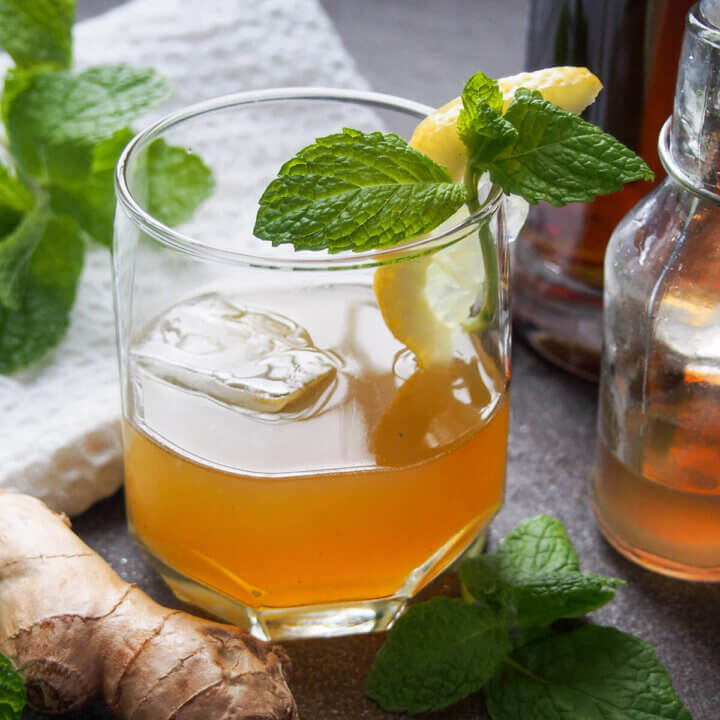 ginger whiskey smash