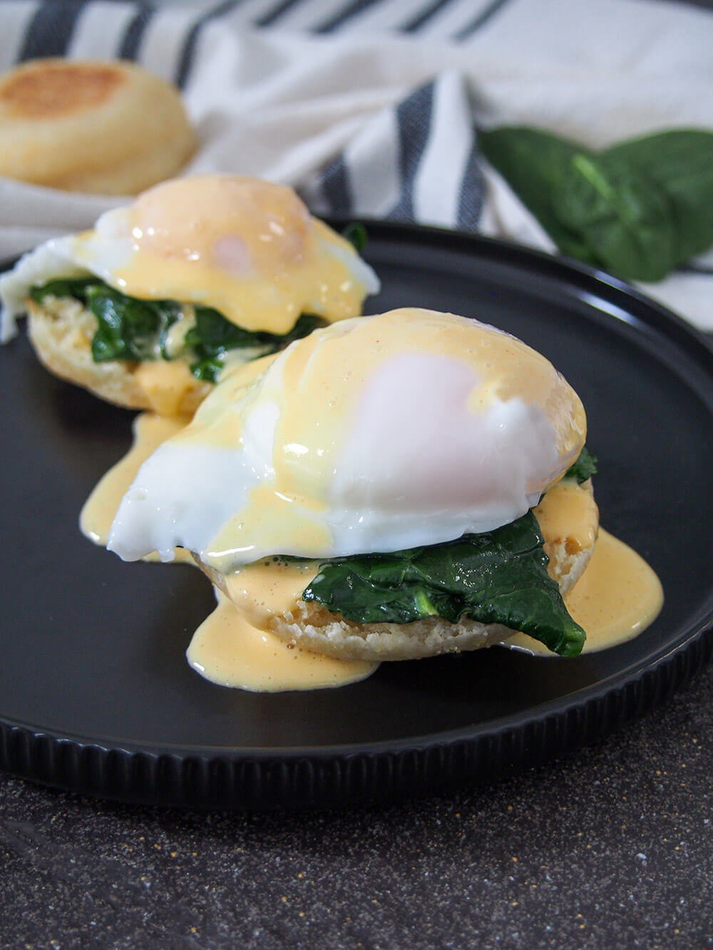 eggs Florentine on black plate