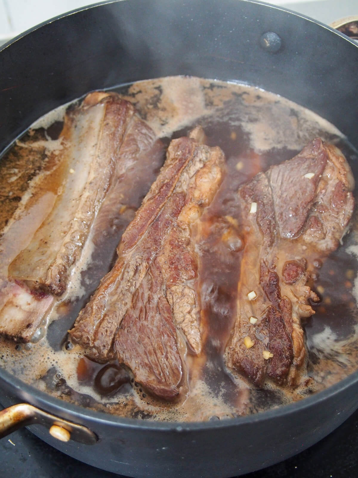 simmering short ribs in broth