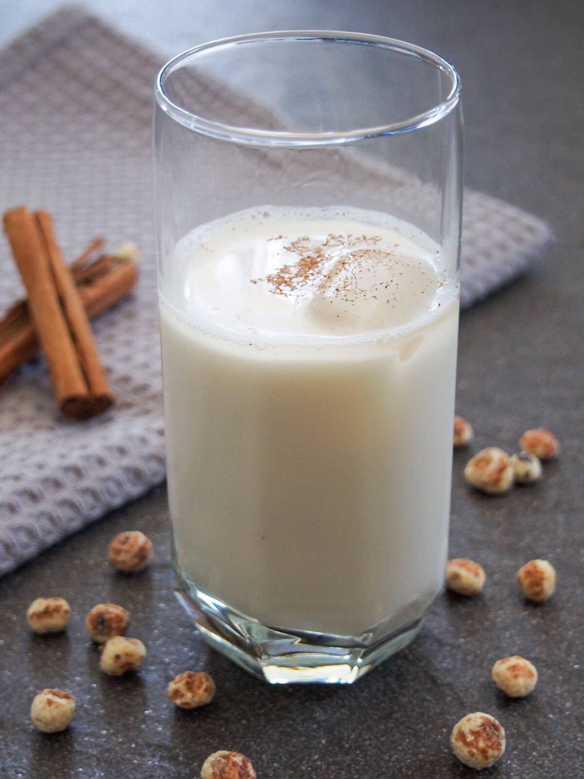Spanish horchata de chufa made with tiger nuts is gluten free and dairy free, not to mention refreshing and delicious. Perfect for a hot day. glass of Spanish horchata de chufa with ice in glass