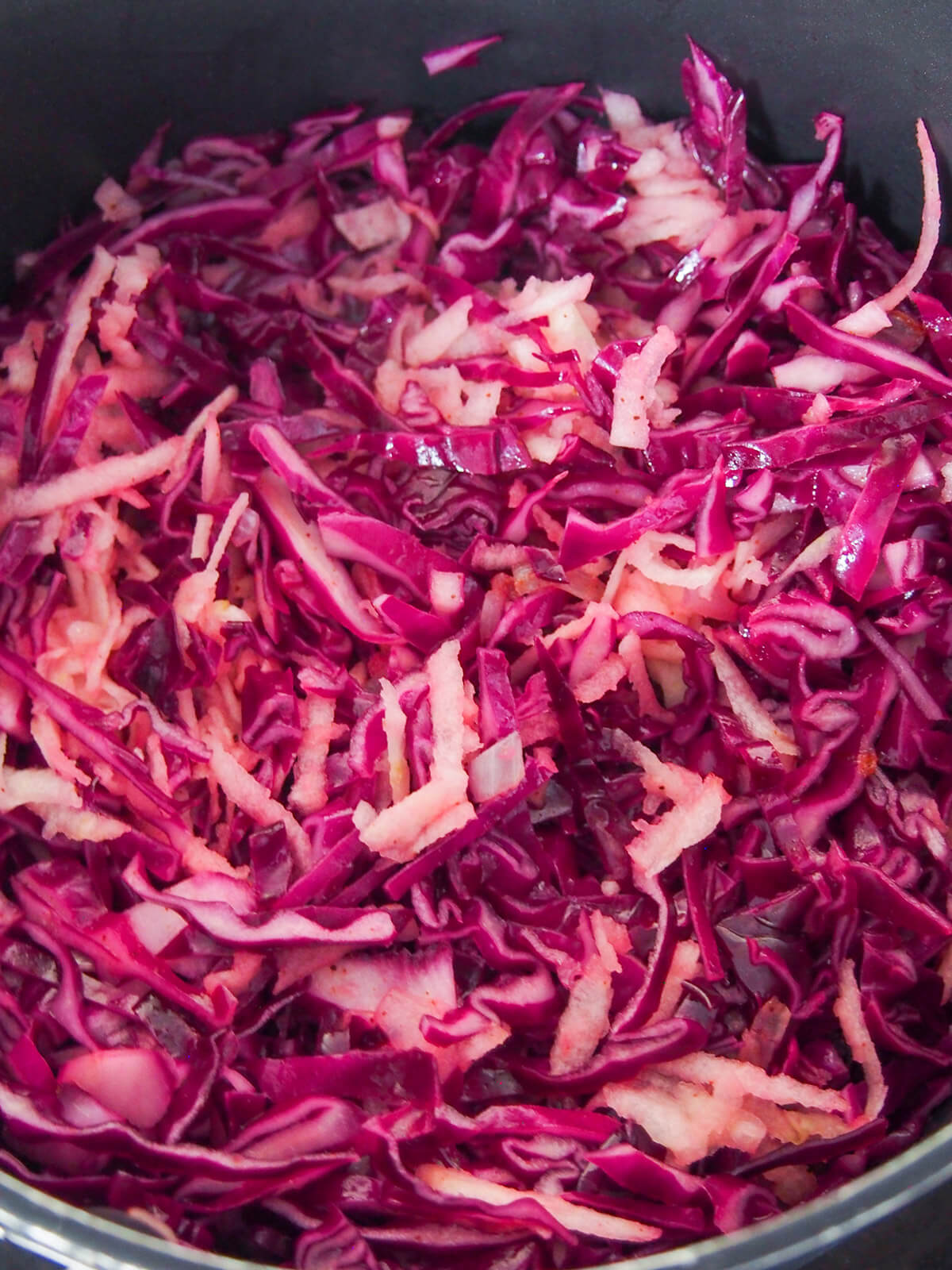 cooking red cabbage and apple together in pot