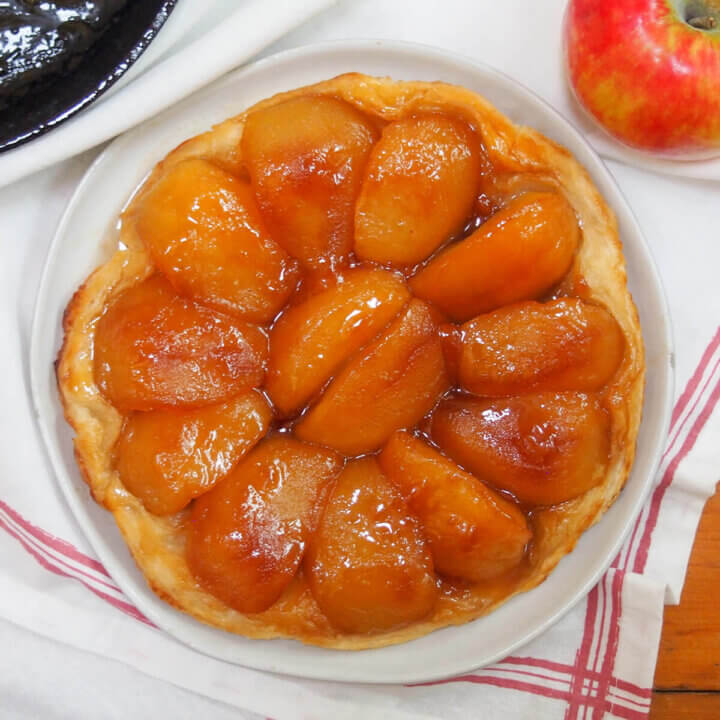 overhead view of apple tarte tatin