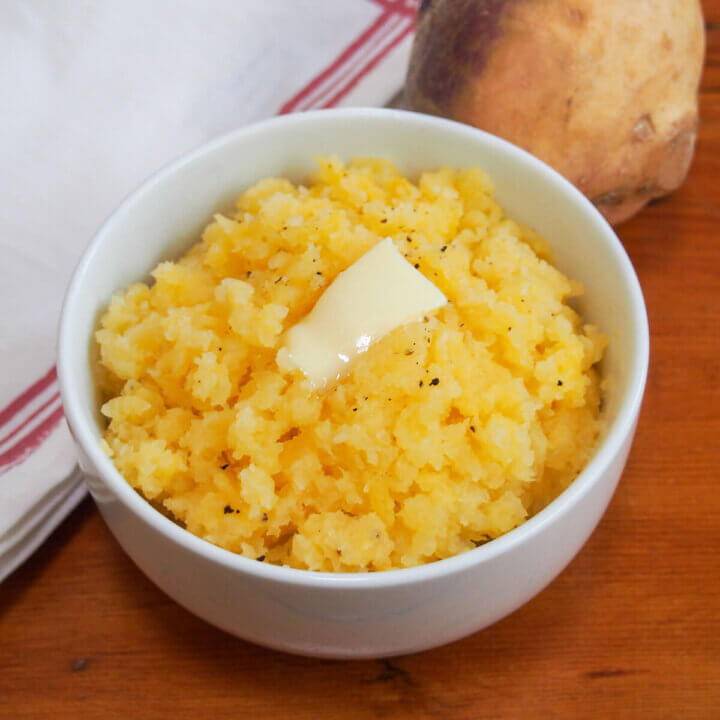 bowl of swede mash or mashed rutabaga
