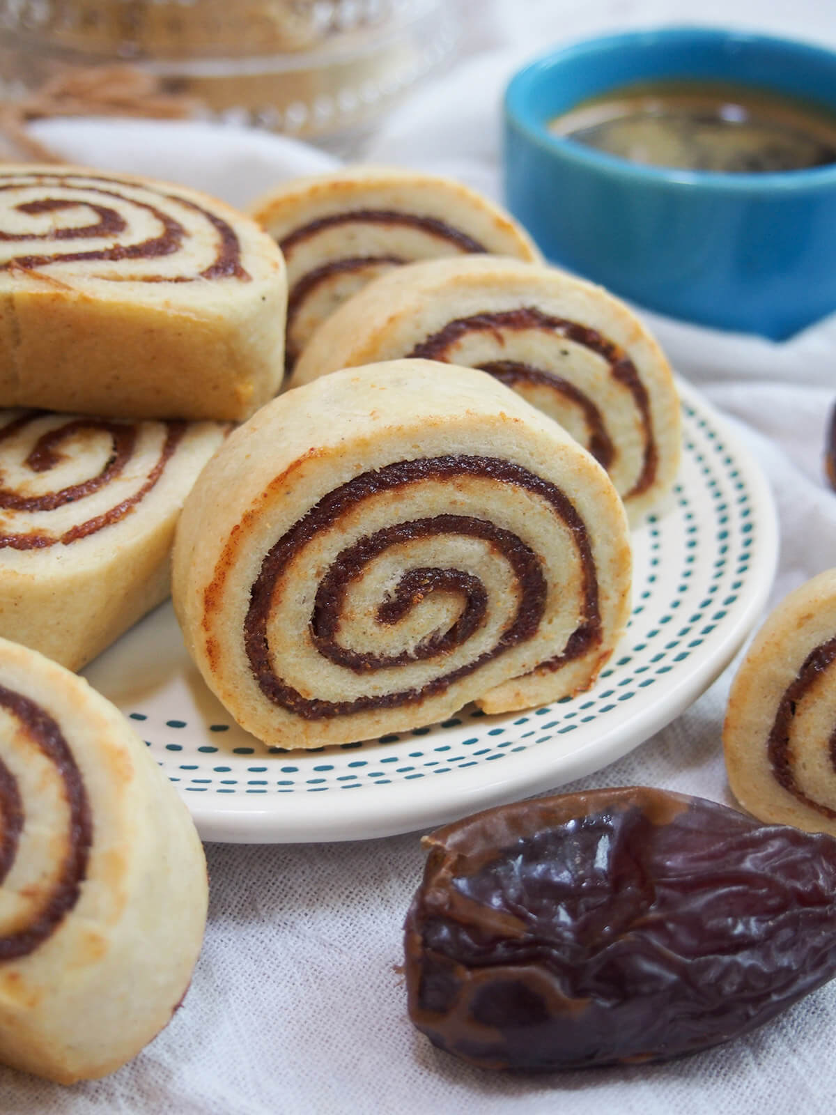 kleicha Iraqi date cookies on plate with date in front