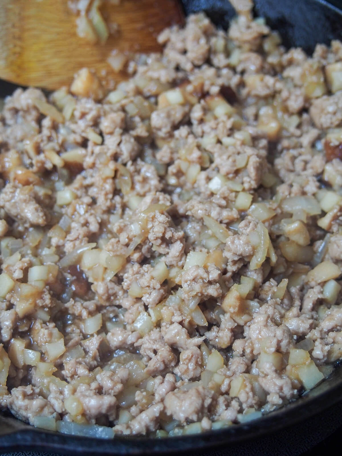 skillet with filling for san choy bow