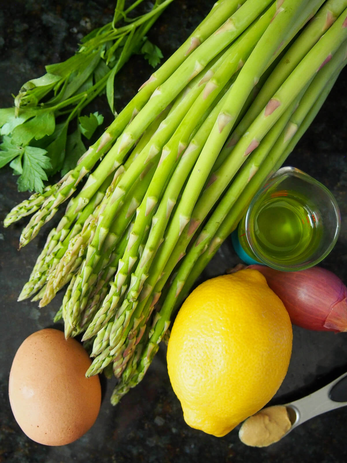 bunch of asparagus, lemon, egg, shallot, parsley and oil