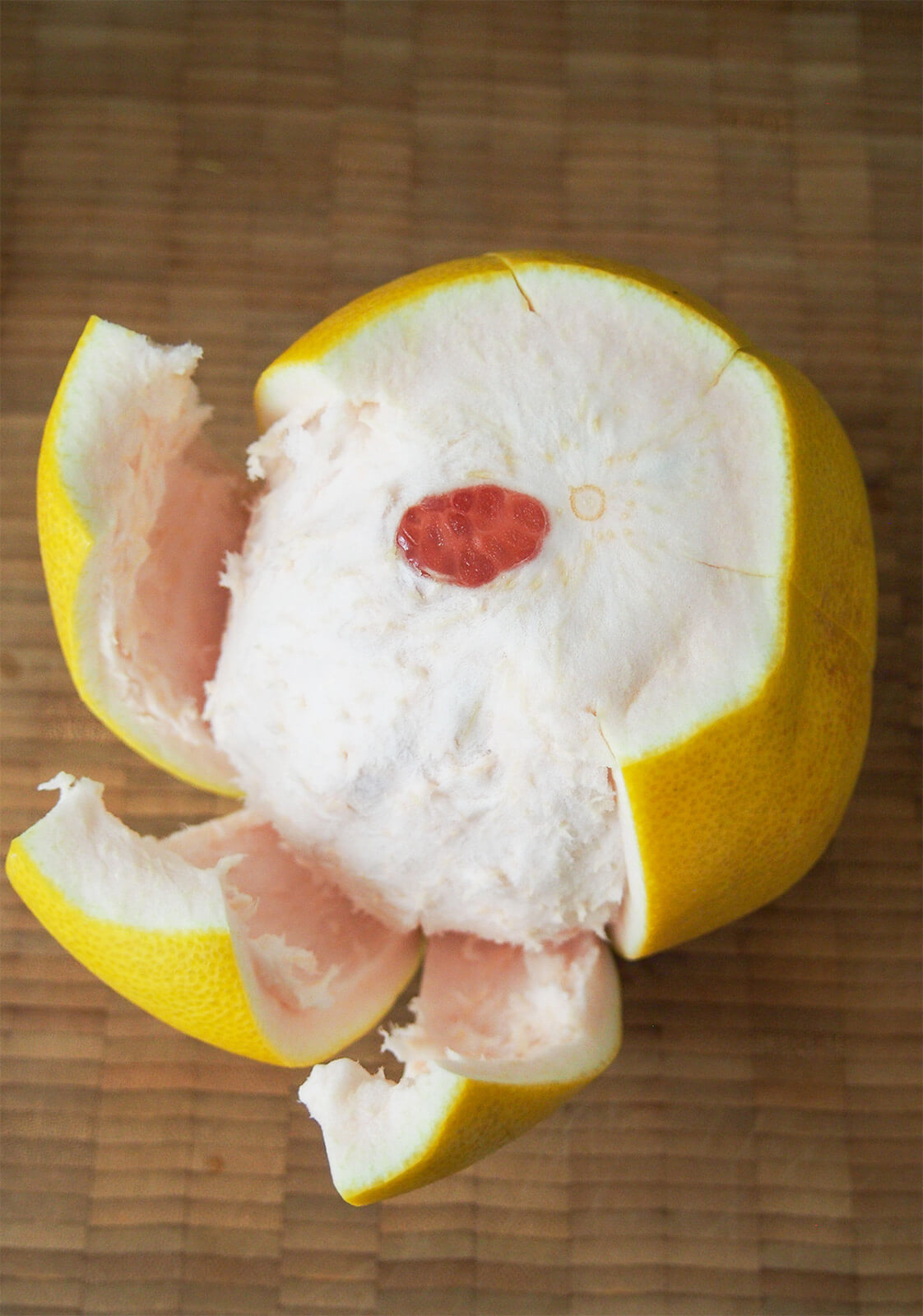 peeling skin and pith from pomelo
