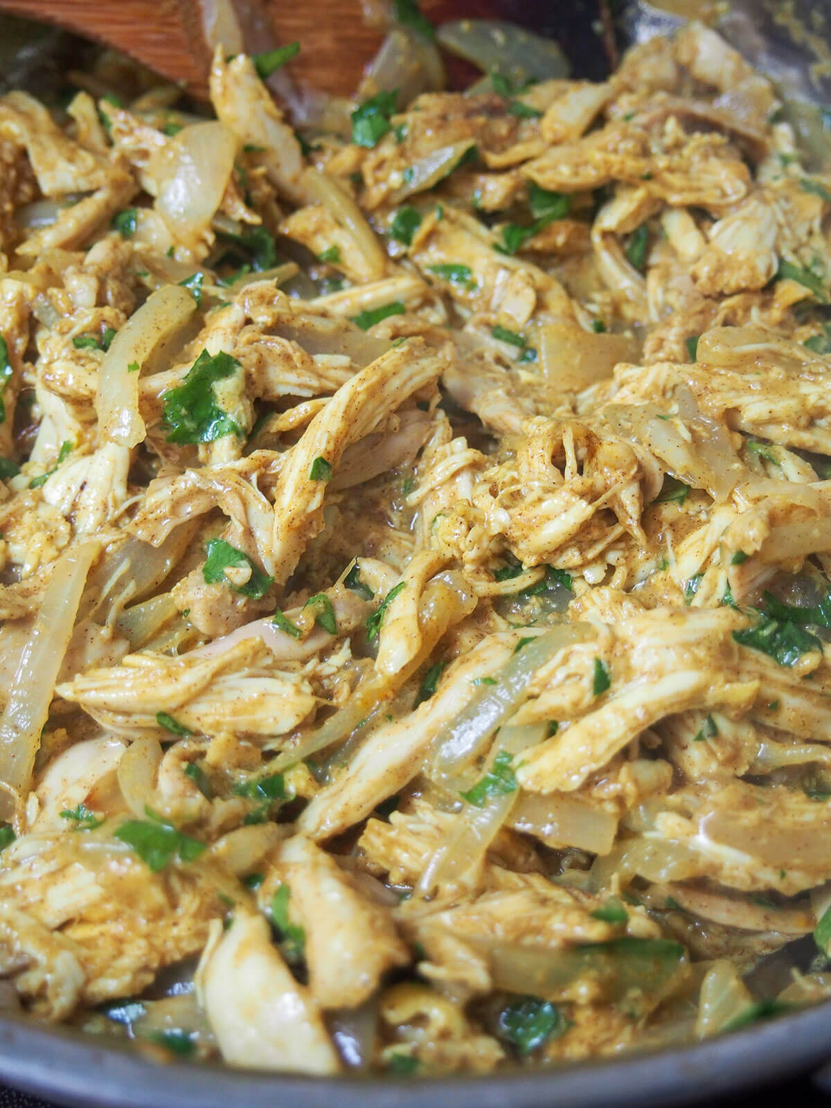 chicken and sauce filling mixture for pastilla
