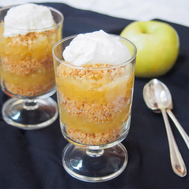 glass of æblekage Danish apple trifle