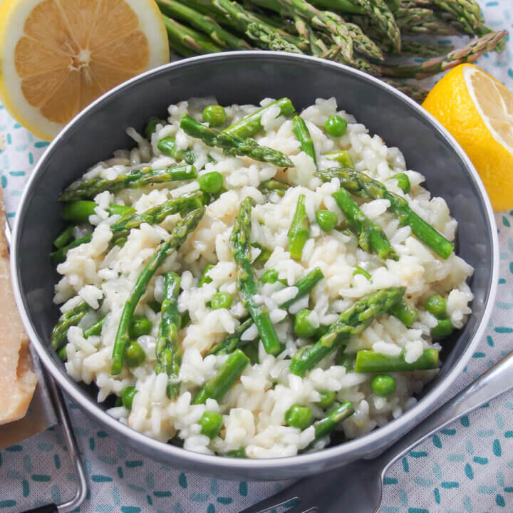 bowl of lemon asparagus risotto.