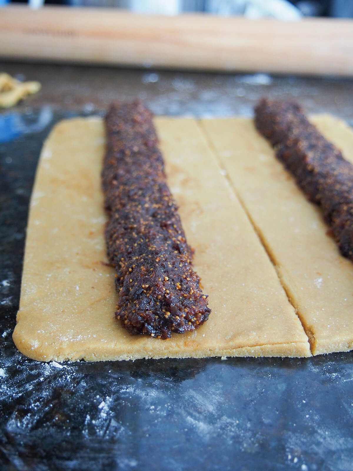 row of fig filling on top of rectangle of doug.