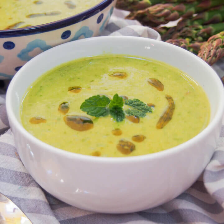 bowl of asparagus soup.