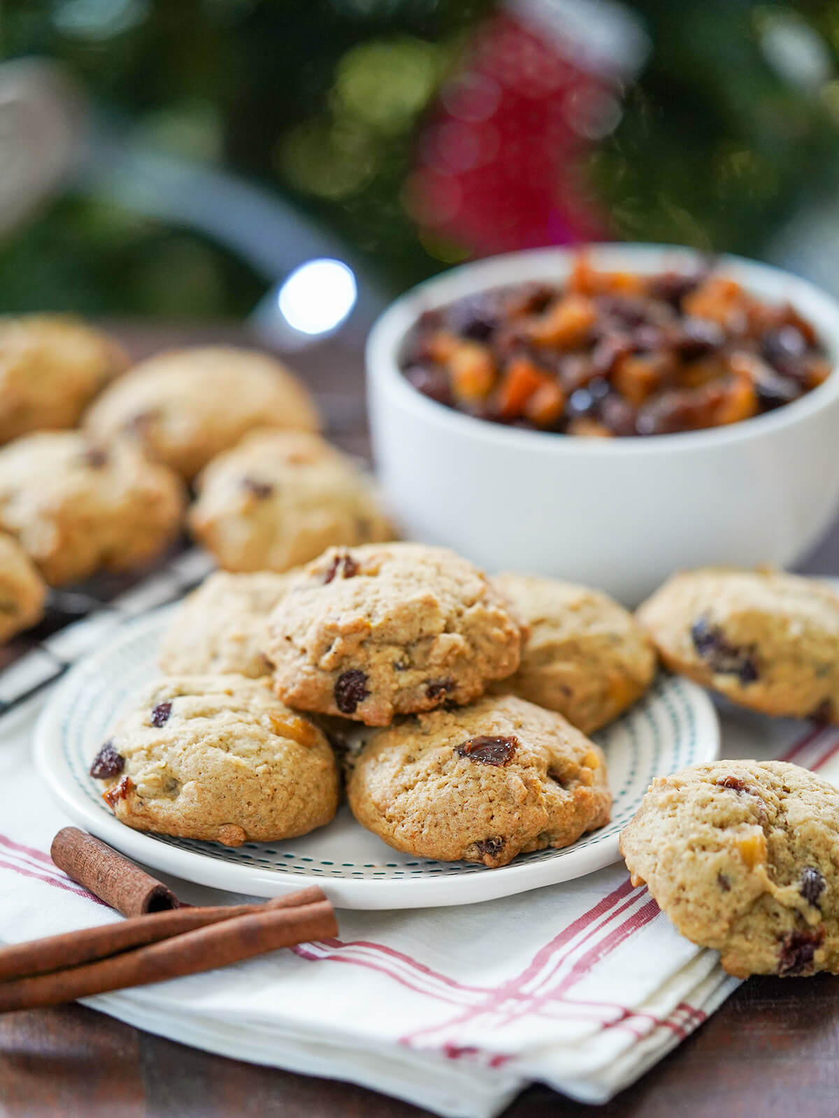 plate of mincemeat cookies with mincemeat blurred behind.