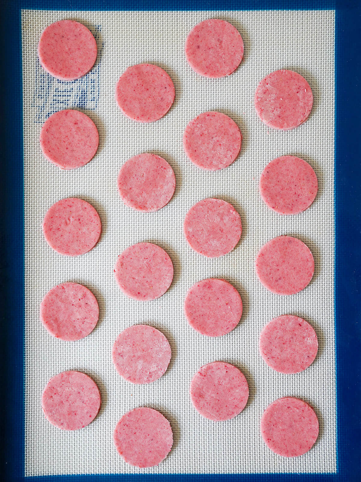 cut cookie circles in rows on lined baking sheet before baking.